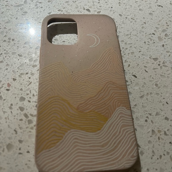 iPhone 12/12 pro Pela case - Picture 1 of 3